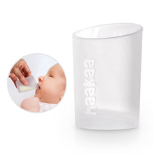 Load image into Gallery viewer, Clear feeding cup with Haakaa branding and a small inset showing a baby using the product.
